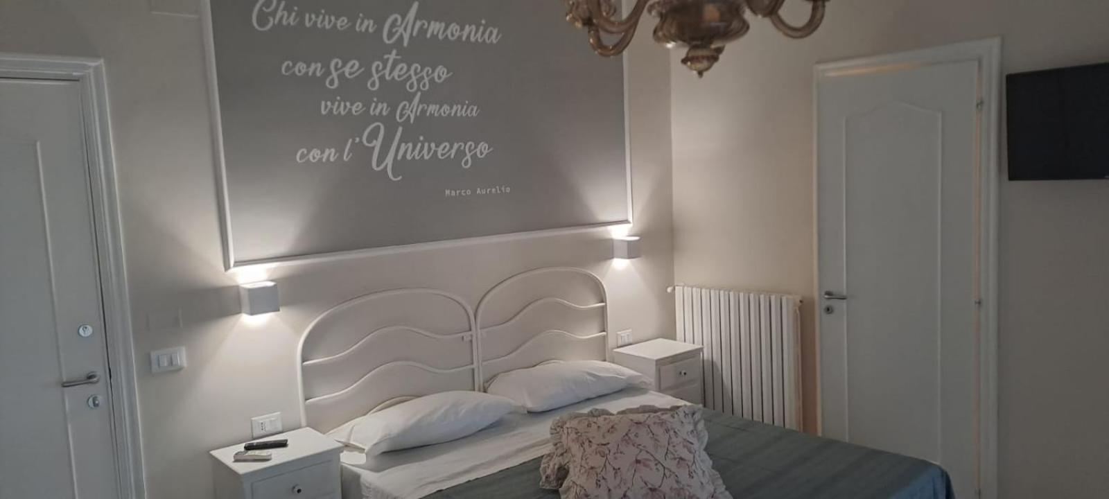 Bed and Breakfast Chez Tata' - Sce Tata Rossano Stazione Exterior foto